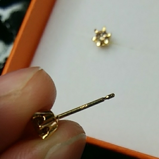 三越(ミツコシ)のk18/0.2ct/希少シャンパンブラウンダイヤ/6爪/ピアス レディースのアクセサリー(ピアス)の商品写真