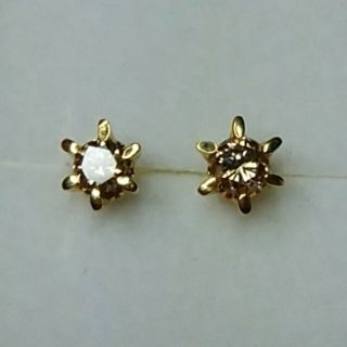 ミツコシ(三越)のk18/0.2ct/希少シャンパンブラウンダイヤ/6爪/ピアス(ピアス)