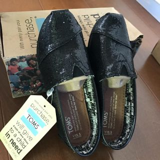 トムズ(TOMS)のTOMS☆スリッポン新品   19.5センチ  光沢デザイン(スリッポン)