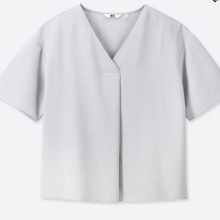 ユニクロ(UNIQLO)のユニクロ　ドレープVネックブラウス　Sサイズ(シャツ/ブラウス(半袖/袖なし))