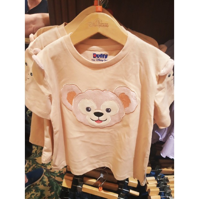 ダッフィー(ダッフィー)の★【ちーさん♥様専用】香港ディズニーダッフィーTシャツ（XS） キッズ/ベビー/マタニティのキッズ服男の子用(90cm~)(Tシャツ/カットソー)の商品写真