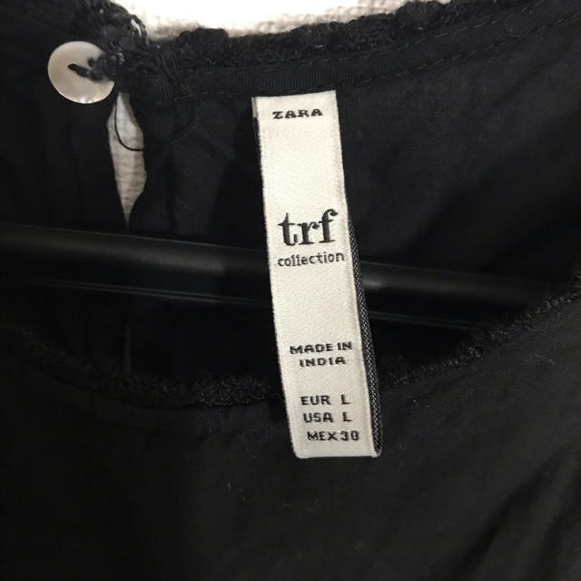 ZARA(ザラ)のZARA フリルノースリーブブラウス レディースのトップス(シャツ/ブラウス(半袖/袖なし))の商品写真