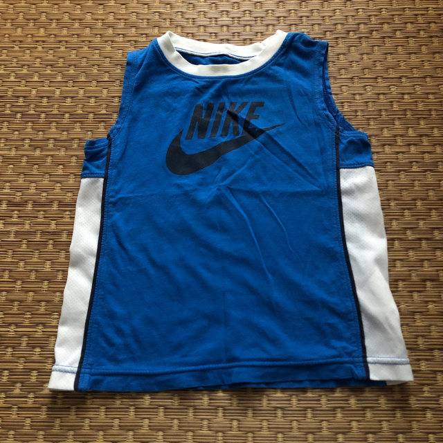 NIKE(ナイキ)のナイキ タンクトップ 90 メッシュ 青×白  キッズ/ベビー/マタニティのキッズ服男の子用(90cm~)(Tシャツ/カットソー)の商品写真