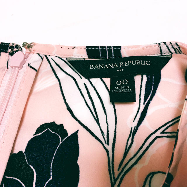 Banana Republic(バナナリパブリック)のバナナリパブリック フリルが可愛い トップス レディースのトップス(カットソー(半袖/袖なし))の商品写真