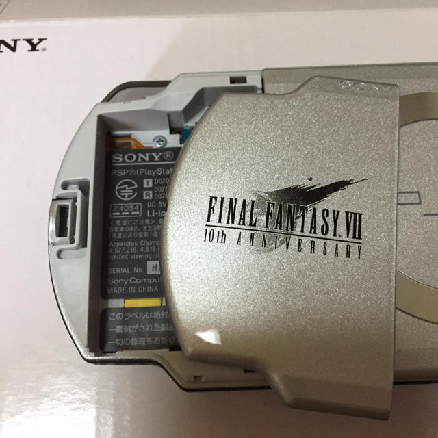 PlayStation Portable(プレイステーションポータブル)のCRISIS CORE ファイナルファンタジー7 モデル PSP2000 エンタメ/ホビーのゲームソフト/ゲーム機本体(家庭用ゲーム機本体)の商品写真
