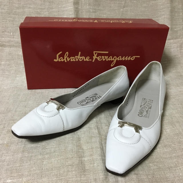 Salvatore Ferragamo(サルヴァトーレフェラガモ)のフェラガモ   ガンチーニ 7C  レディースの靴/シューズ(ローファー/革靴)の商品写真