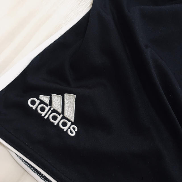 adidas(アディダス)の夏セール☀️ adidas アディダス  ハーフパンツ Mサイズ スポーツ/アウトドアのランニング(ウェア)の商品写真