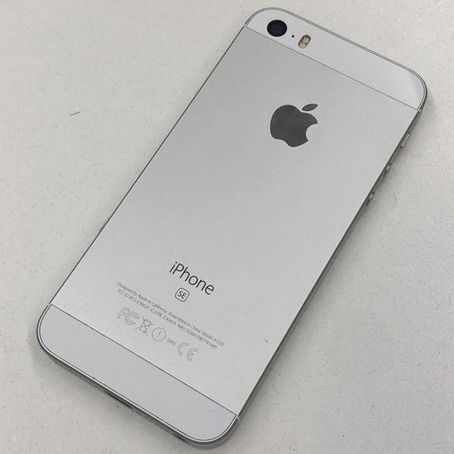 iPhone(アイフォーン)の★ iPhoneSE 32GB シルバー SoftBank 【T514】 スマホ/家電/カメラのスマートフォン/携帯電話(スマートフォン本体)の商品写真