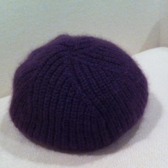 UNITED ARROWS(ユナイテッドアローズ)の紫色 ベレーニット帽 イタリア製 レディースの帽子(ハンチング/ベレー帽)の商品写真