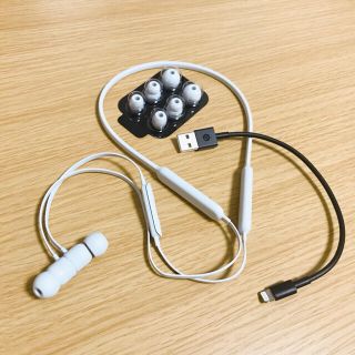 ビーツバイドクタードレ(Beats by Dr Dre)のbeats by dr.dre ワイヤレス イヤホン BeatsX(ストラップ/イヤホンジャック)