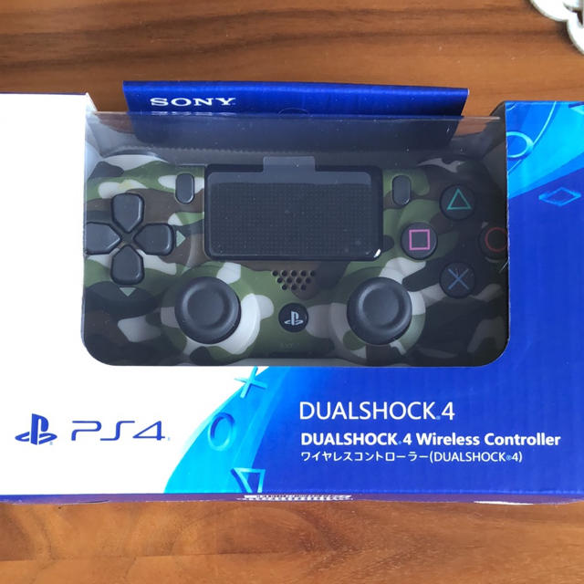 SONY(ソニー)のPS4 DUALSHOCK 4 グリーンカモフラージュ エンタメ/ホビーのゲームソフト/ゲーム機本体(その他)の商品写真