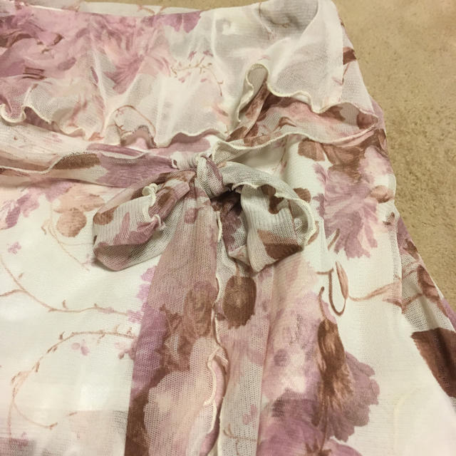 L'EST ROSE(レストローズ)のレストローズ ピンク系花柄スカート レディースのスカート(ひざ丈スカート)の商品写真