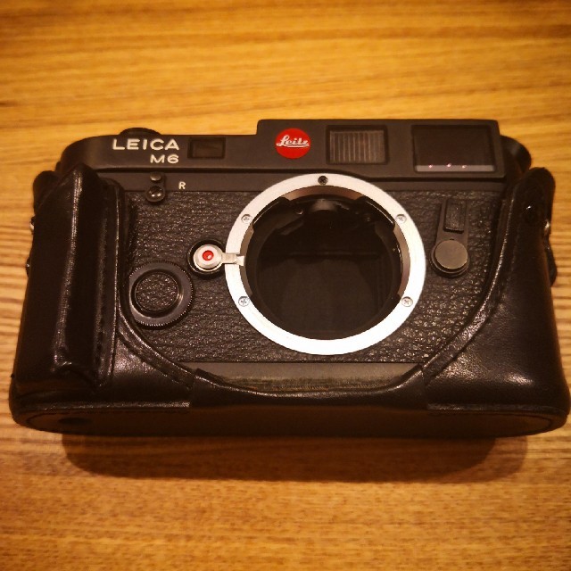 LEICA(ライカ)の専用　Leica M6 シリアル 1679384 専用箱 カバー スマホ/家電/カメラのカメラ(フィルムカメラ)の商品写真