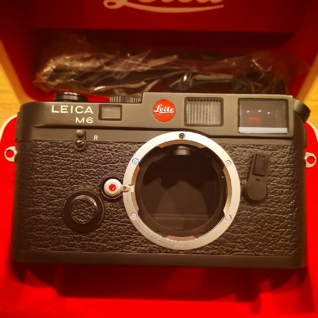 LEICA(ライカ)の専用　Leica M6 シリアル 1679384 専用箱 カバー スマホ/家電/カメラのカメラ(フィルムカメラ)の商品写真