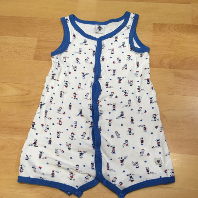 PETIT BATEAU(プチバトー)のプチバトー ロンパース 男の子 キッズ/ベビー/マタニティのベビー服(~85cm)(ロンパース)の商品写真