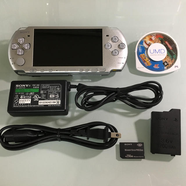 PlayStation Portable(プレイステーションポータブル)のPSP-3000 ミスティックシルバー エンタメ/ホビーのゲームソフト/ゲーム機本体(携帯用ゲーム機本体)の商品写真