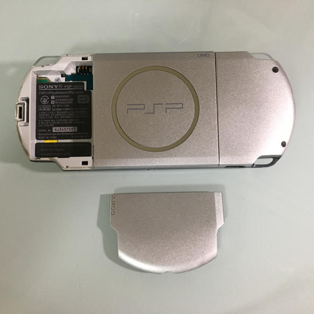 PlayStation Portable(プレイステーションポータブル)のPSP-3000 ミスティックシルバー エンタメ/ホビーのゲームソフト/ゲーム機本体(携帯用ゲーム機本体)の商品写真