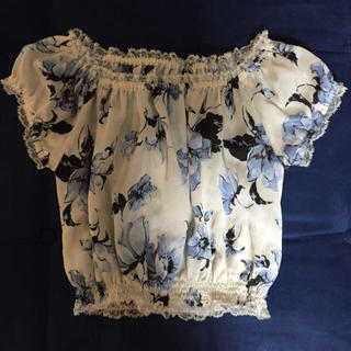 ココディール(COCO DEAL)の花柄オフショルトップス(Tシャツ(半袖/袖なし))