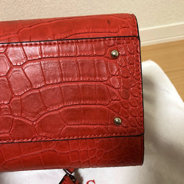 GUESS(ゲス)のGUESS  朱色ハンドバッグ レディースのバッグ(ハンドバッグ)の商品写真