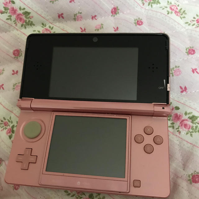 任天堂(ニンテンドウ)のニンテンドー3DS ピンク(ピカ版、SS、銀) エンタメ/ホビーのゲームソフト/ゲーム機本体(携帯用ゲーム機本体)の商品写真