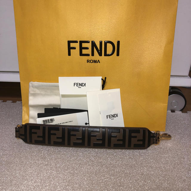 FENDI レザーショルダーストラップ