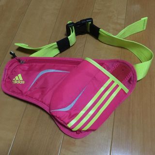 アディダス(adidas)のアディダス ランニングポーチ(ウエストポーチ)