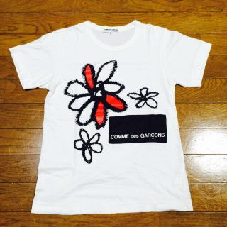 コムデギャルソン(COMME des GARCONS)の花柄ロゴＴシャツ✨コムデギャルソン(Tシャツ(半袖/袖なし))