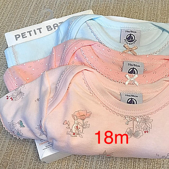 PETIT BATEAU(プチバトー)のプチバトー 19SS プリント&カラー半袖ボディ3枚組 18m キッズ/ベビー/マタニティのベビー服(~85cm)(肌着/下着)の商品写真