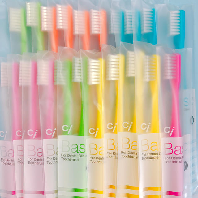 SALE‼️歯科医院専売歯ブラシ 20 本 コスメ/美容のオーラルケア(歯ブラシ/デンタルフロス)の商品写真