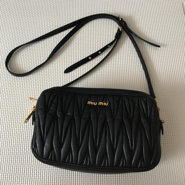 miumiu マテラッセ ショルダーバッグ