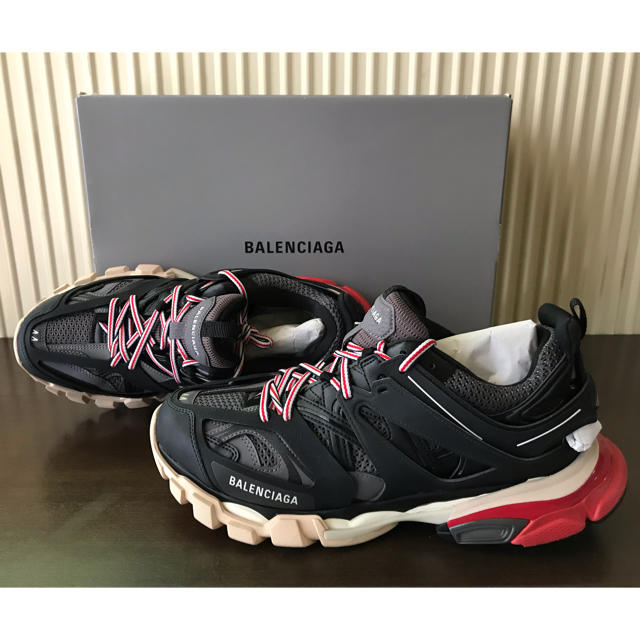 【新品】Balenciaga Track 44 ブラック／レッド