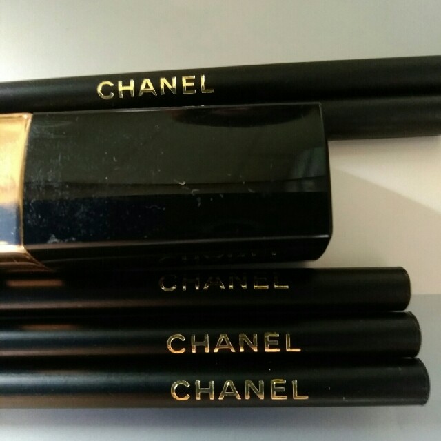 CHANEL(シャネル)のシャネルの鉛筆5本組 エンタメ/ホビーのアート用品(鉛筆)の商品写真