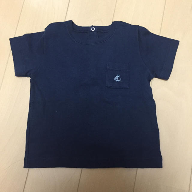 PETIT BATEAU(プチバトー)のプチバトーTシャツ紺 美品 キッズ/ベビー/マタニティのベビー服(~85cm)(Ｔシャツ)の商品写真