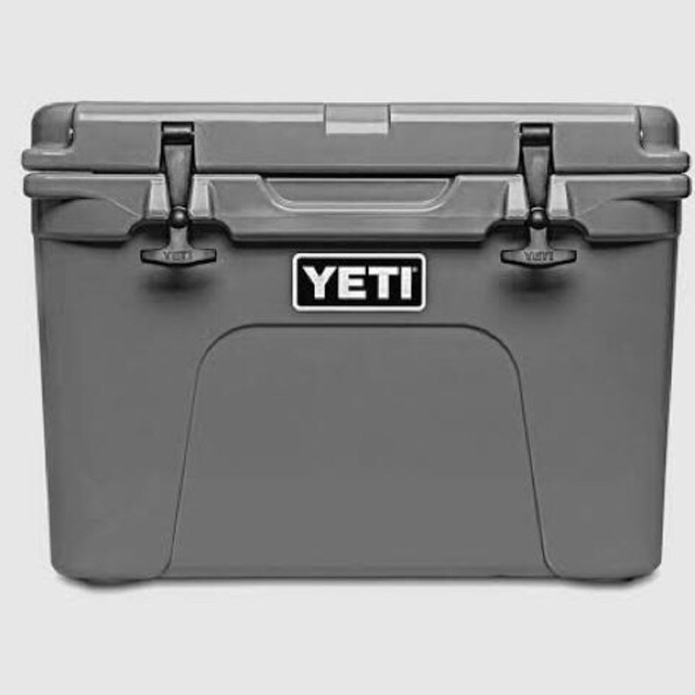 Snow Peak(スノーピーク)のイエティ クーラーボックス タンドラ35 YETI チャコール 新品未使用 スポーツ/アウトドアのアウトドア(その他)の商品写真