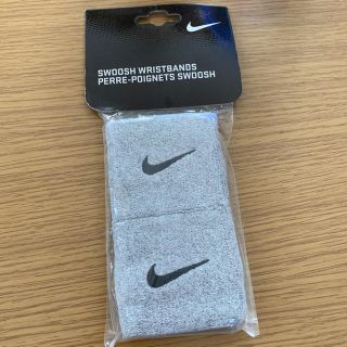 ナイキ(NIKE)のナイキ  リストバンド  新品未使用(バングル/リストバンド)