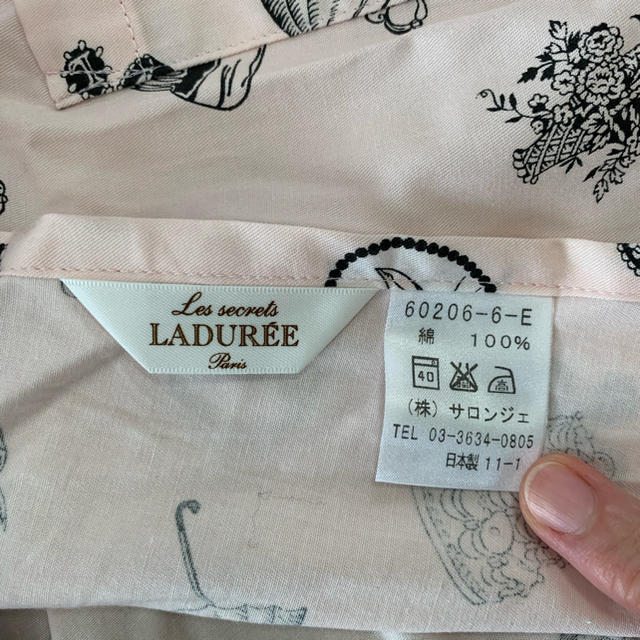 LADUREE(ラデュレ)のミケランジェロ様専用 LADUREE ラデュレ エプロン 未使用 インテリア/住まい/日用品のキッチン/食器(収納/キッチン雑貨)の商品写真