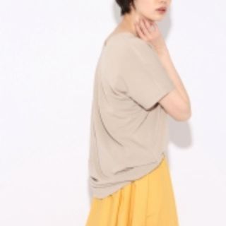 ニコアンド(niko and...)のniko  and… 新品 接触冷感 Vネックカットソー スプリング ベージュ(カットソー(半袖/袖なし))