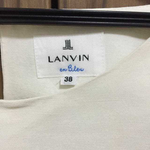 LANVIN en Bleu(ランバンオンブルー)のランバンオンブルーフリルブラウス レディースのトップス(シャツ/ブラウス(半袖/袖なし))の商品写真