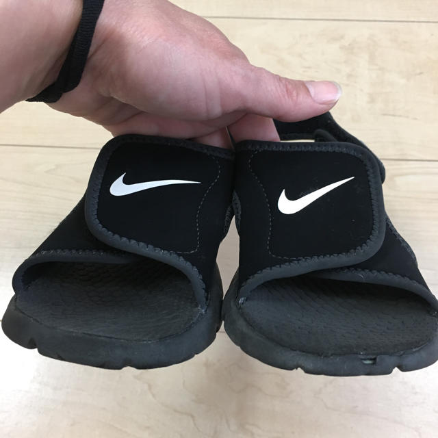 NIKE(ナイキ)のNIKE サンダル キッズ/ベビー/マタニティのキッズ靴/シューズ(15cm~)(サンダル)の商品写真