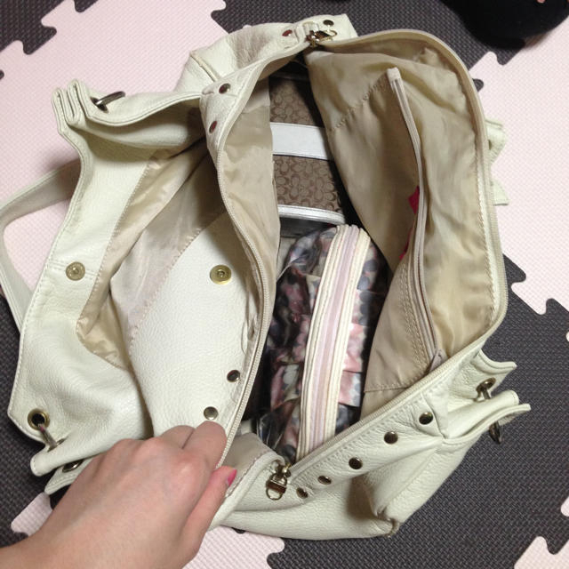 OZOC(オゾック)のozoc☆アイボリーレザーショルダー♡ レディースのバッグ(ショルダーバッグ)の商品写真