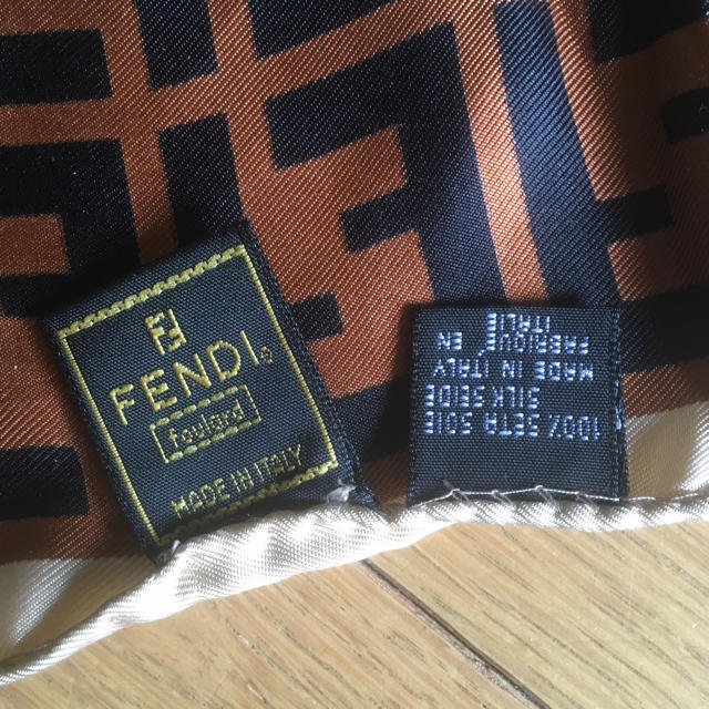 FENDI(フェンディ)の★FENDIフェンディ／シルクスカーフ65㎝ レディースのファッション小物(バンダナ/スカーフ)の商品写真