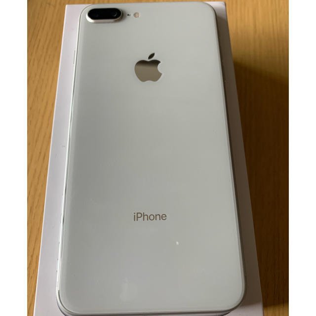 iPhone(アイフォーン)のiPhone8 plus 64GB 美品 SIMフリー シルバー スマホ/家電/カメラのスマートフォン/携帯電話(スマートフォン本体)の商品写真