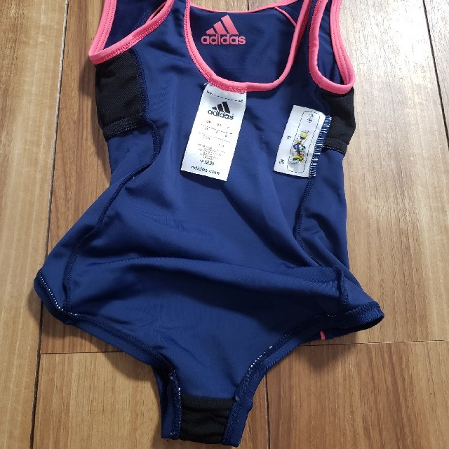 adidas(アディダス)のadidas 水着 110 キッズ/ベビー/マタニティのキッズ服女の子用(90cm~)(水着)の商品写真