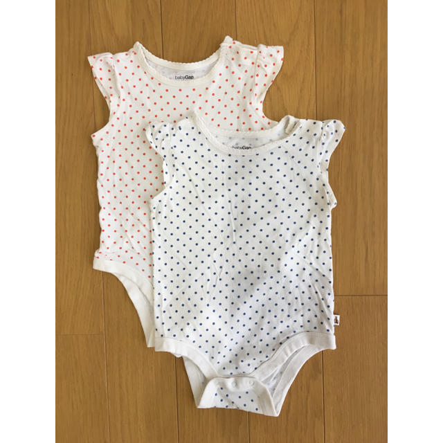 babyGAP(ベビーギャップ)の双子70  babyGAP  ロンパース2枚 キッズ/ベビー/マタニティのベビー服(~85cm)(ロンパース)の商品写真