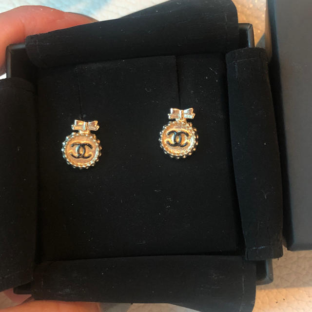 CHANEL(シャネル)のシャネルリボンピアス美品 レディースのアクセサリー(ピアス)の商品写真