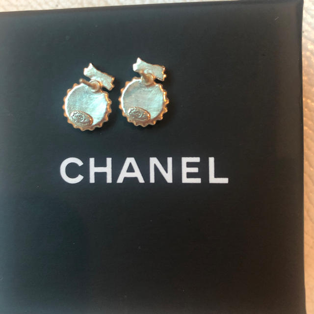 CHANEL(シャネル)のシャネルリボンピアス美品 レディースのアクセサリー(ピアス)の商品写真