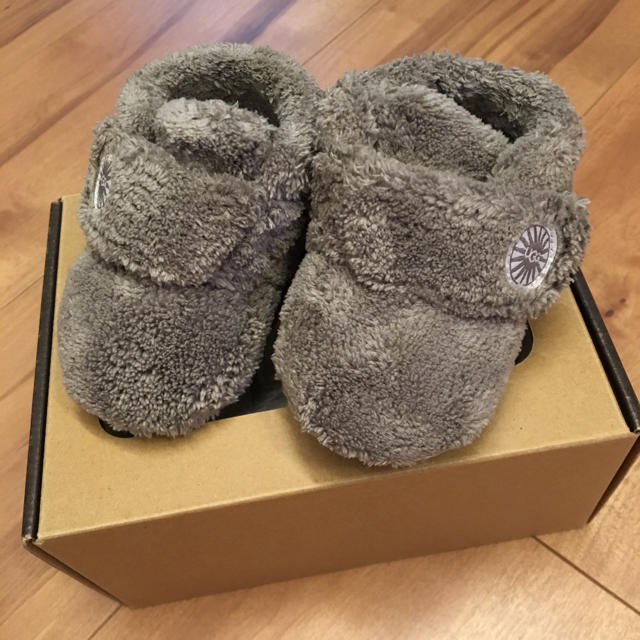 UGG(アグ)のUGG ベビーシューズ 美品 キッズ/ベビー/マタニティのベビー靴/シューズ(~14cm)(ブーツ)の商品写真