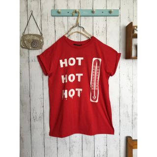 アベイル(Avail)の新品・未使用＊小鳥遊(たかなし)しほ×Avail コラボ HOT Tシャツ＊(Tシャツ(半袖/袖なし))