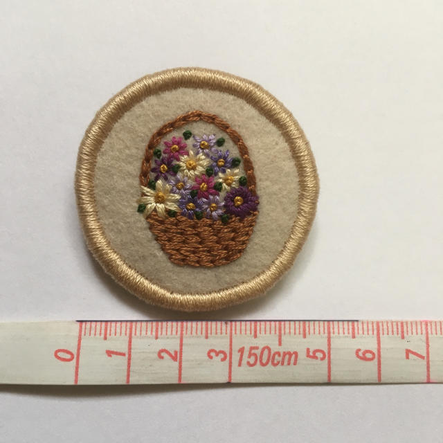 226.お花の刺繍ブローチ✴︎受注製作 ハンドメイドのアクセサリー(コサージュ/ブローチ)の商品写真