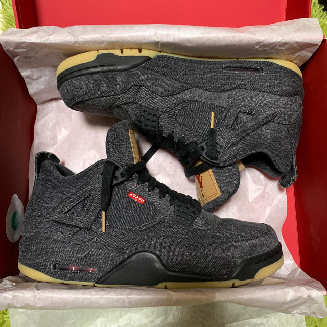 Jordan4 LEVI’S black